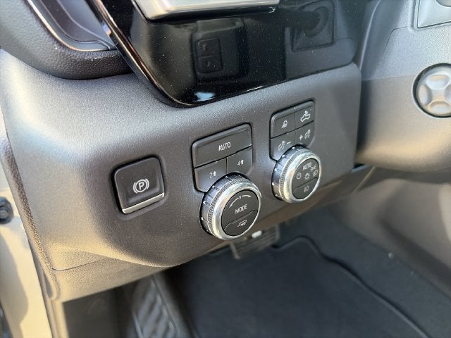 2026 GMC Sierra 1500 SLT - Photo 18