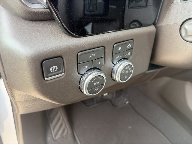 2026 GMC Sierra 1500 SLT - Photo 16