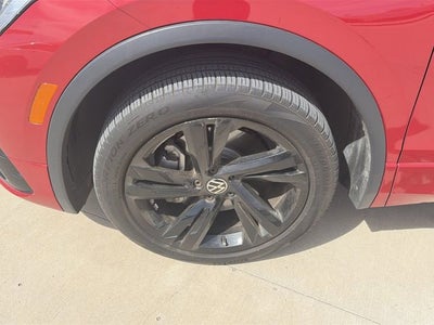 2024 Volkswagen Tiguan SE R-Line Black